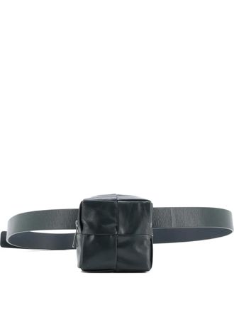 Bottega Veneta Cassette Stretch Pouch Maxi Intrecciato Leather belt bag - Groen