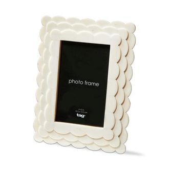 Tag Rectangle Scallop Photo Frame 4X6 White Resin Summer at Nordstrom, Size 4Ft 0In X 6Ft 0In