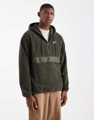 Nike Club - Pile verde scuro con zip corta