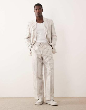 Asos Pantaloni da abito a fondo ampio in misto lino color crema a righe con vita elasticizzata-Bianco