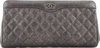 Chanel Clutch CC grande in pelle Caviar trapuntata - Argento