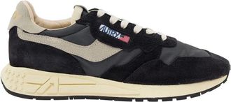 Autry Zwarte Su&egrave;de Lage Sneakers met Logodetail - Heren - Sneakers - Zwart - 42 EU - Su&egrave;de - Schoenen