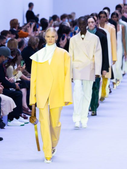 Designer bestimmen diese 10 wichtigsten Modetrends für den Sommer 2022