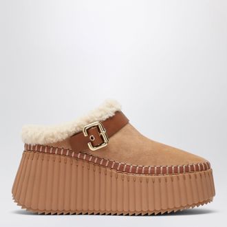 Chlo&eacute; Sabot con zeppa Nama marroni chiari in pelle scamosciata