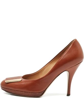 Ferragamo Leren pumps met gesp - Bruin