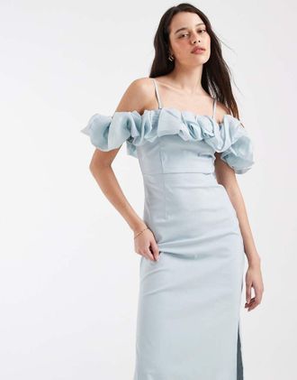 Object Vestito lungo in raso blu tenue con spalle scoperte e volant