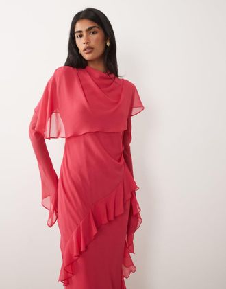 Daska Vestito lungo a maniche lunghe rosa con volant e mantella