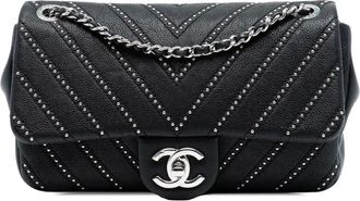Chanel Borsa a tracolla Wars piccola in pelle di vitello con motivo chevron e borchie 2017-2018 - Nero