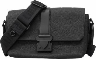 Louis Vuitton Noir Shoulder Bag (Pre-Owned)