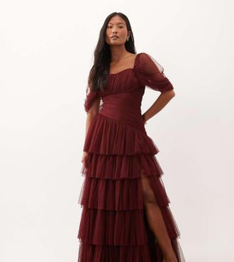 Lace & Beads Petite abito maxi in tulle con spalle scoperte asimmetriche e dettaglio volant, bordeaux-Rosso