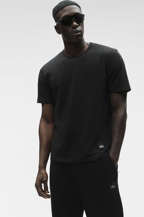 Alo | Essential Short Sleeve Street T-Shirt in Black, Size: Medium