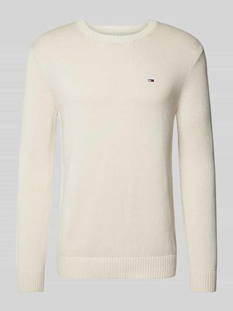 Tommy Jeans Slim Fit Strickpullover mit Logo-Badge in Beige, Gr&ouml;&szlig;e XXL