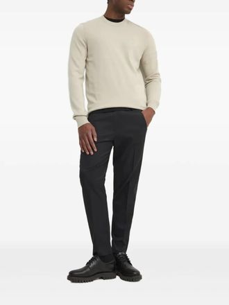 BOSS logo-patch crew-neck sweater - men - Cotton - S - Neutrals