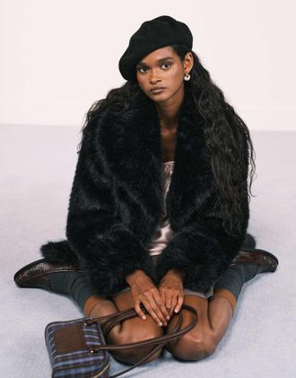 Asos Cappotto in pelliccia sintetica nero con cintura