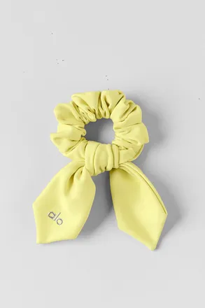 Alo | Airlift Rhythm Scrunchieshine in Sun Yellow