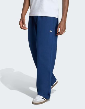 adidas Originals Trefoil Essentials pantaloni a fondo aperto in night indigo-Blu
