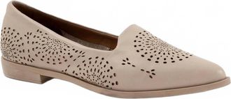 Bueno Womens Brandy Flat Shoes In Light Grey