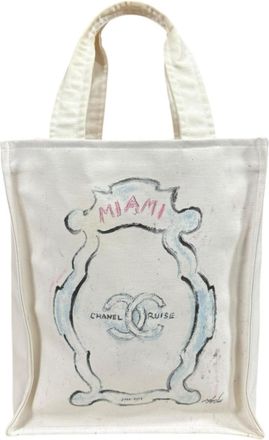 Chanel White Canvas Tote Bag (Pre-Owned)