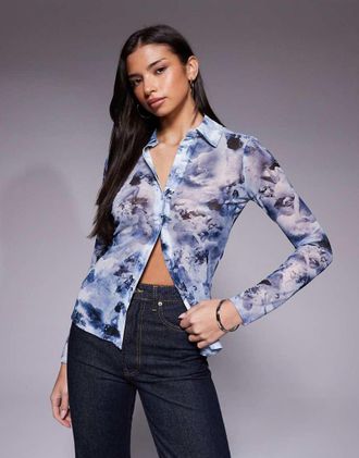 Good American Top in rete con bottoni blu con stampa di angeli in coordinato