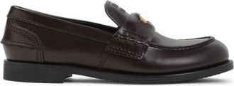 Miu Miu Schoenen, Dames, Bruin, 36 EU, Leer, Leren Loafers met Metalen Plaque