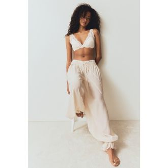H&M Padded Soft Lace Bra in Cream at Nordstrom
