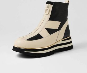 Django & Juliette Womens Ebbiela Ankle Boots In Milk-Black Leather