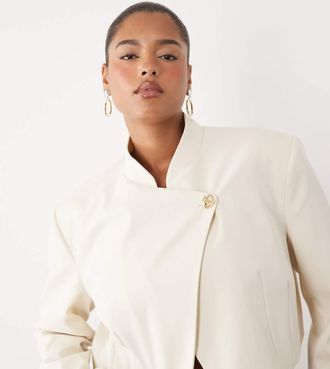 Asos Curve - Giacca corta squadrata con colletto corto e apertura frontale con finiture avvolgenti anni 80-Bianco