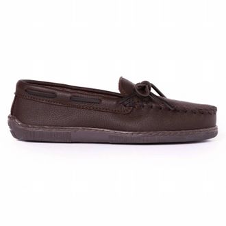 Minnetonka Mens Moosehide Classic Moccasin Shoes In Chocolate