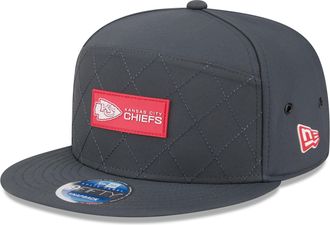 New Era Mens Charcoal Kansas City Chiefs 2025 Sideline Cold Weather Split Panel 9FIFTY Snapback Hat