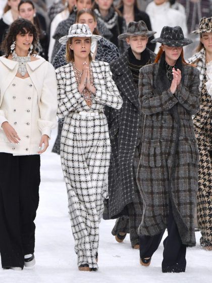 L’ultima sfilata di Karl per Chanel regala questi 3 imperdibili insegnamenti di stile