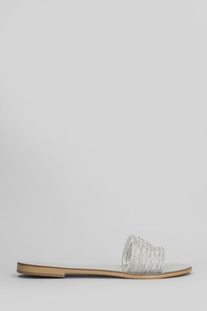 Nicolas Lainas Flats