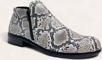 Naot Womens Helm Booties - Medium In Gray Cobra