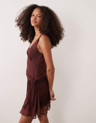 Asos Vestito corto in chiffon color cioccolato drappeggiato con frange-Marrone