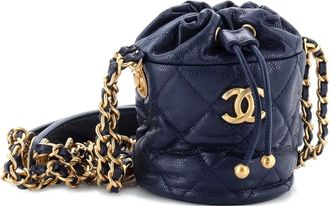 Chanel Twist Your Buttons gewatteerde mini bucket-tas met trekkoord - Blauw