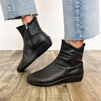 Arcopedico Womens L19 Bootie In Black