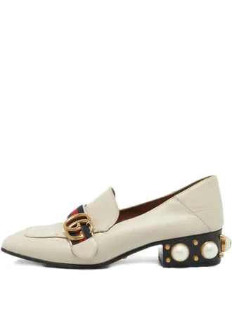 Gucci Sylvie Web loafers met parel - Beige