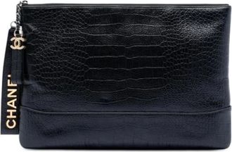 Chanel Pre-owned Clutches, female, Black, Size: ONE SIZE Pre-owned Embossed Calfskin Clutch
