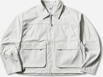 Nike Women s ACG Smith Summit UV-Resistant Jacket Photon Dust / Grey Fog