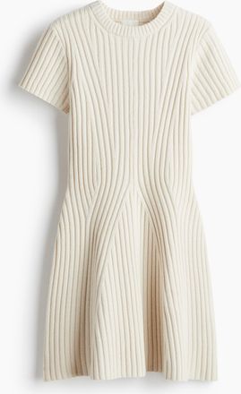 H&M Geripptes Strickkleid - Beige
