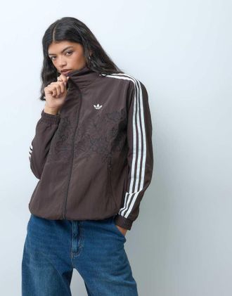 adidas Originals Firebird giacca da tuta ampia con ricamo floreale marrone