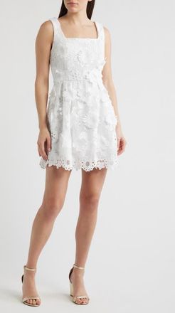 Lilly Pulitzer Cindy Floral Appliqu&eacute; Skirted Romper in Resort White Passion Flower at Nordstrom, Size 00