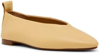 Steve Madden Swanky Pointed Toe Flat in Butter Leather at Nordstrom, Size 10
