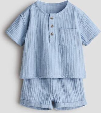 H&M 2-piece shirt and shorts set in Light Blue at Nordstrom, Size 18M
