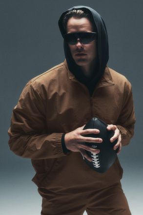 Alo | Light Weight Takeaway Track Pullover Top in Java Brown, Size: Medium
