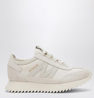 Moncler Pacey2 sneaker in beige canvas and leather