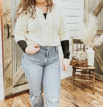 Sanctuary Quarter Sleeve Cable Knit Cardigan In Light Oat