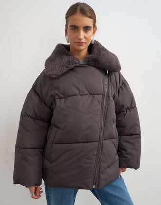 Topshop piumino con colletto rimovibile in pile borg color cioccolato-Marrone