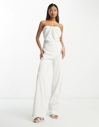 Hope & Ivy Tuta jumpsuit da sposa a fascia color avorio con fiocco-Bianco