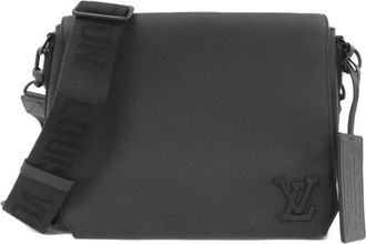 Louis Vuitton Black Leather Shoulder Bag (Pre-Owned)