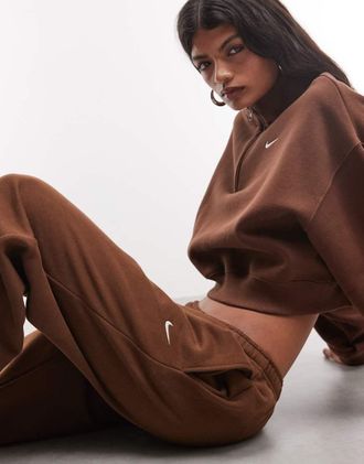 Nike felpa Studio in pile di peso medio oversize corta con mezza zip color marrone